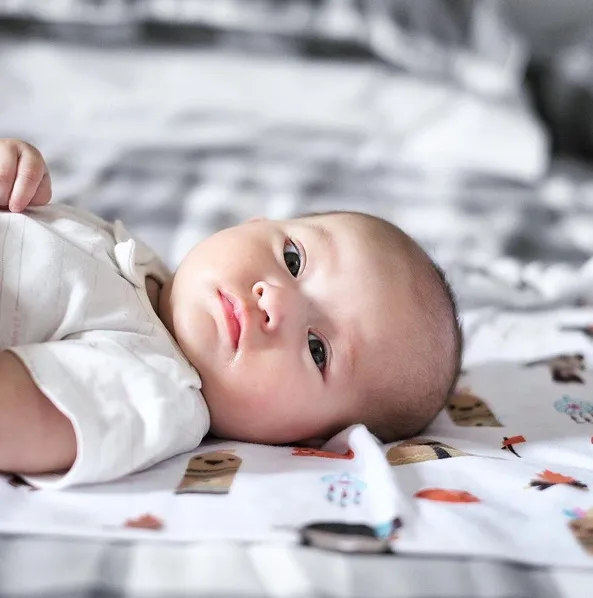 Memiliki mata berwarna abu-abu, Baby Alita termasuk anak selebriti yang populer di media sosial. /©instagram.com/alicenorin