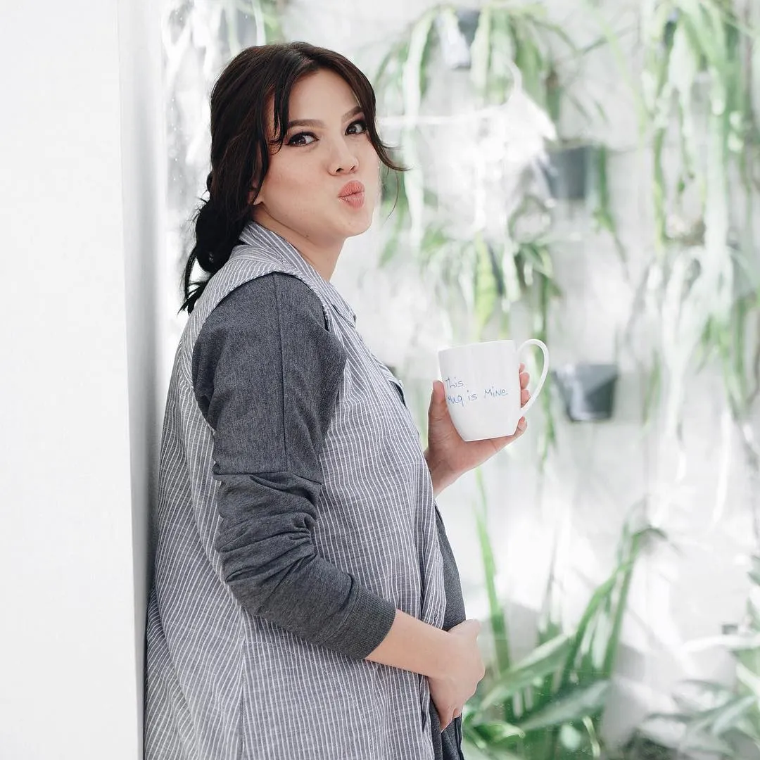 Alice tetap terlihat sok cool meski sebenarnya sempat panik © Instagram/alicenorin