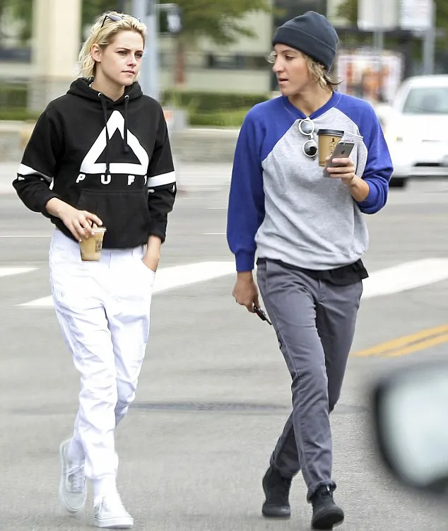 Kristen dan Alicia kembali dekat, ada apa? © dailymail.co.uk