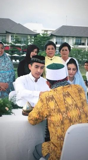 ©instagram.com/theisakhan