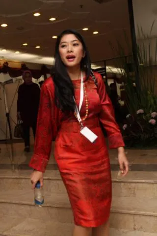 Aliya Radjasa menunjukkan kepedulian untuk buta aksara.