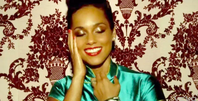 Tidak ada warna-warna cerah dalam klip Brand New Me @thisis50.com