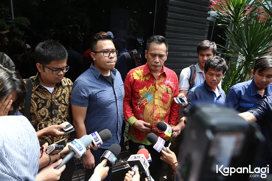 Alvin Matondang usai menjalani pemeriksaan di Polda Metro Jaya. ©KapanLagi.com/Agus Apriyanto