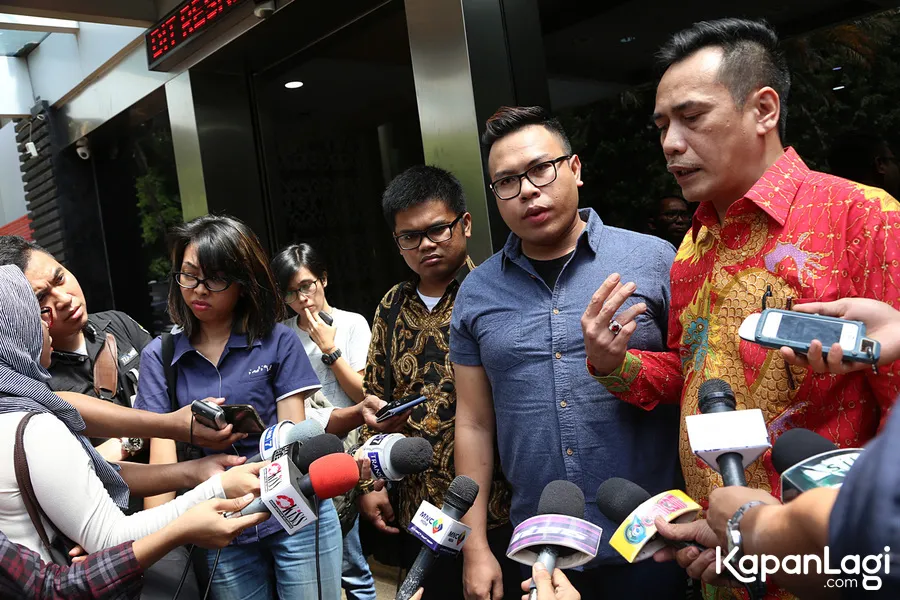 Alvin saat melaporkan balik Bella Shofie © KapanLagi.com®/Agus Apriyanto