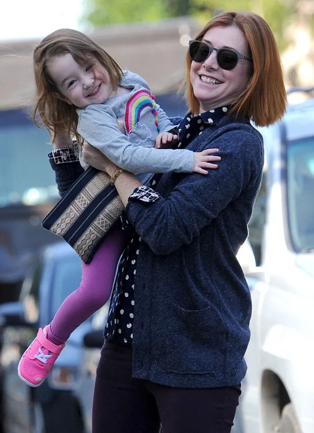 Kedekatan Alyson dan Keeva, cute banget ya! ©splashnews.com