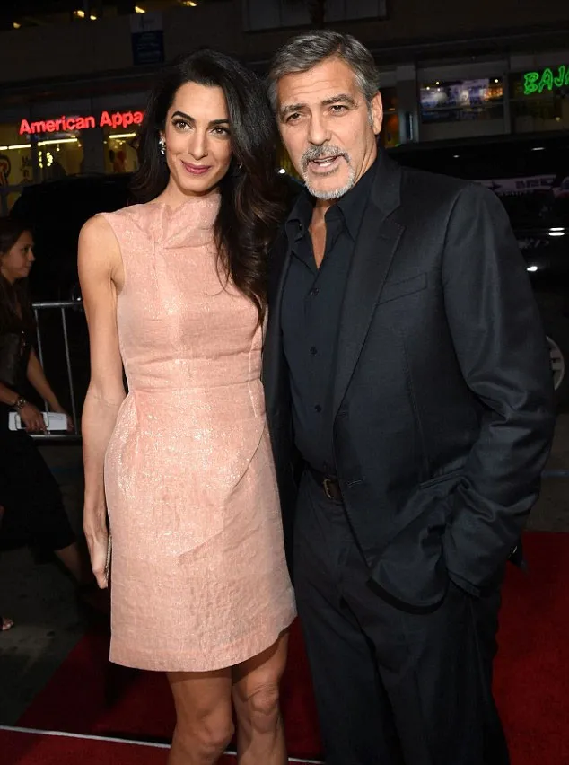 Amal dan George Clooney mesra © Shutterstock