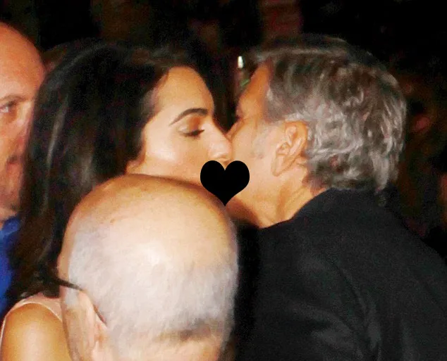 Amal dan George Clooney ciuman mesra © Daily Mail