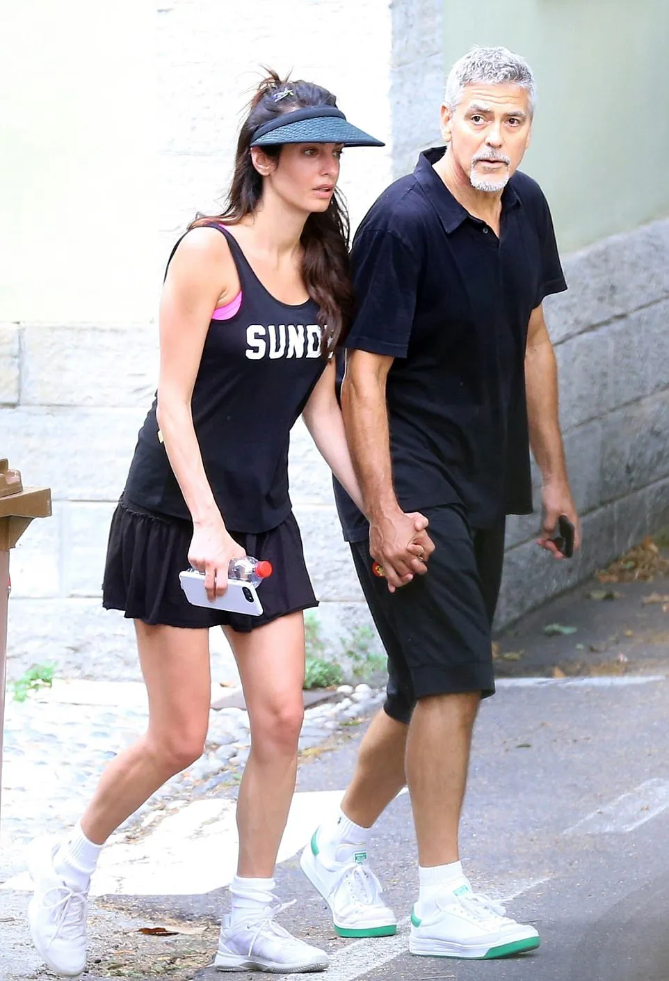 Amal tetap cantik meski muncul tanpa makeup © dailymail.co.uk