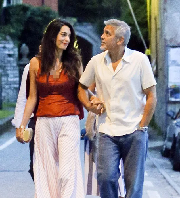 Tatapan penuh cinta Amal pada George, bikin meleleh!