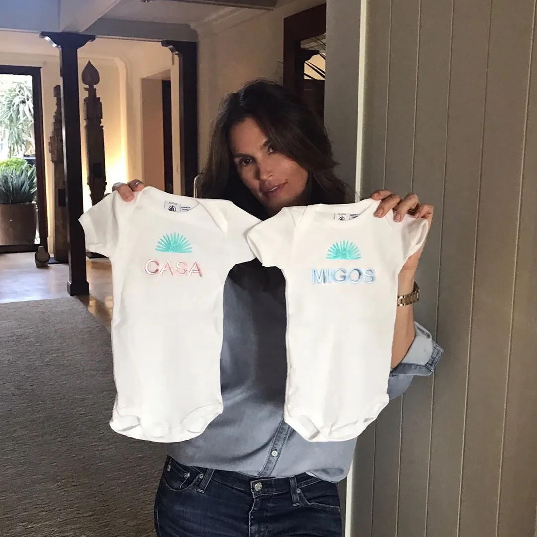 Pink dan biru jadi tanda jenis kelamin calon bayi kembar Amal & George? © instagram.com/cindycrawford