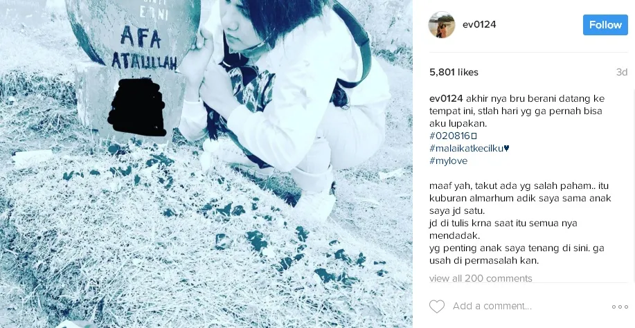 Evelyn sempat mengunjungi makam anaknya. /©instagram.com/ev0124