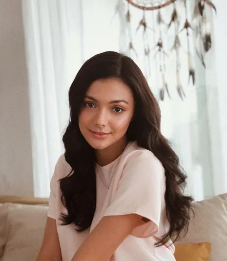 (credit: instagram.com/amandarawles)