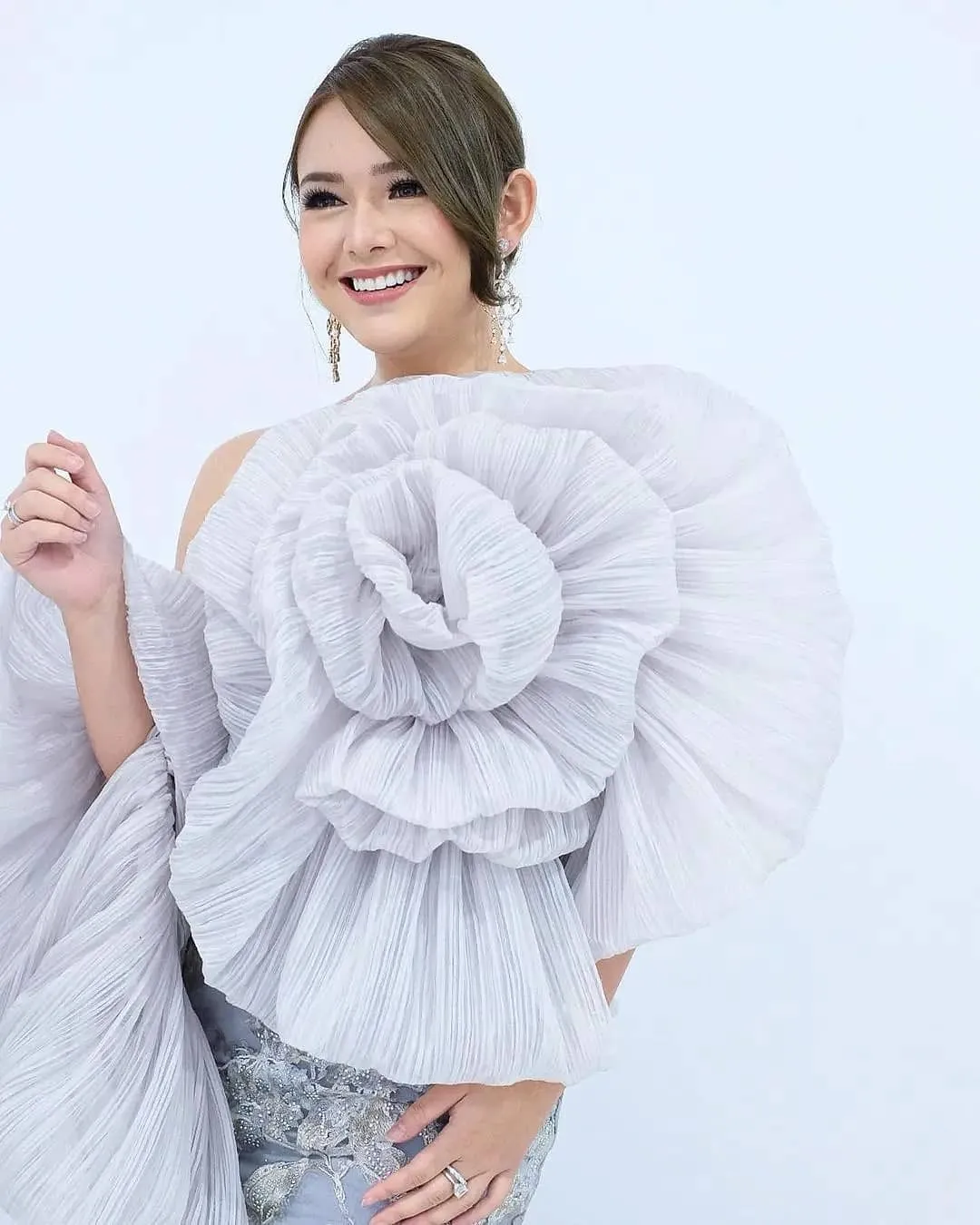 Amanda Manopo (credit: instagram.com/amandamanopo)