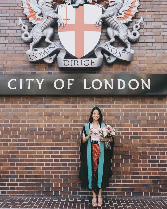 Amanda Khairunnisa, adik Maudy Ayunda © instagram.com/akhairunnisa