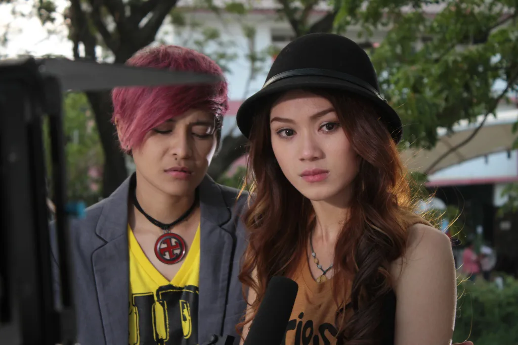 Mitha dan Dara dalam KOK PUTUSIN GUE