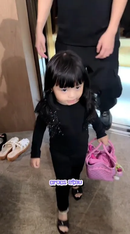 Potret Ameena Anak Aurel Hermansyah
