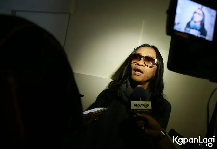 Kita tunggu Aming memberitahukan kabar ini secara langsung © KapanLagi.com®/Agus Apriyanto