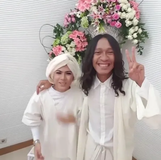 Aming menikah dengan Evelyn di Bandung ©instagram/itsrossa910