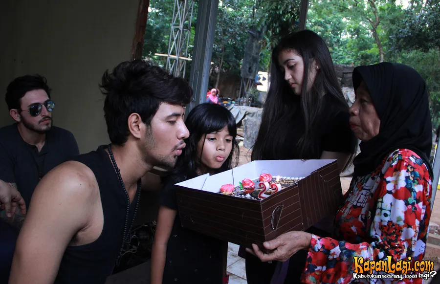 Ranty Maria ketika memberikan kejutan untuk kekasihnya Ammar Zoni. ©KapanLagi.com®/Muhammad Akrom Sukarya