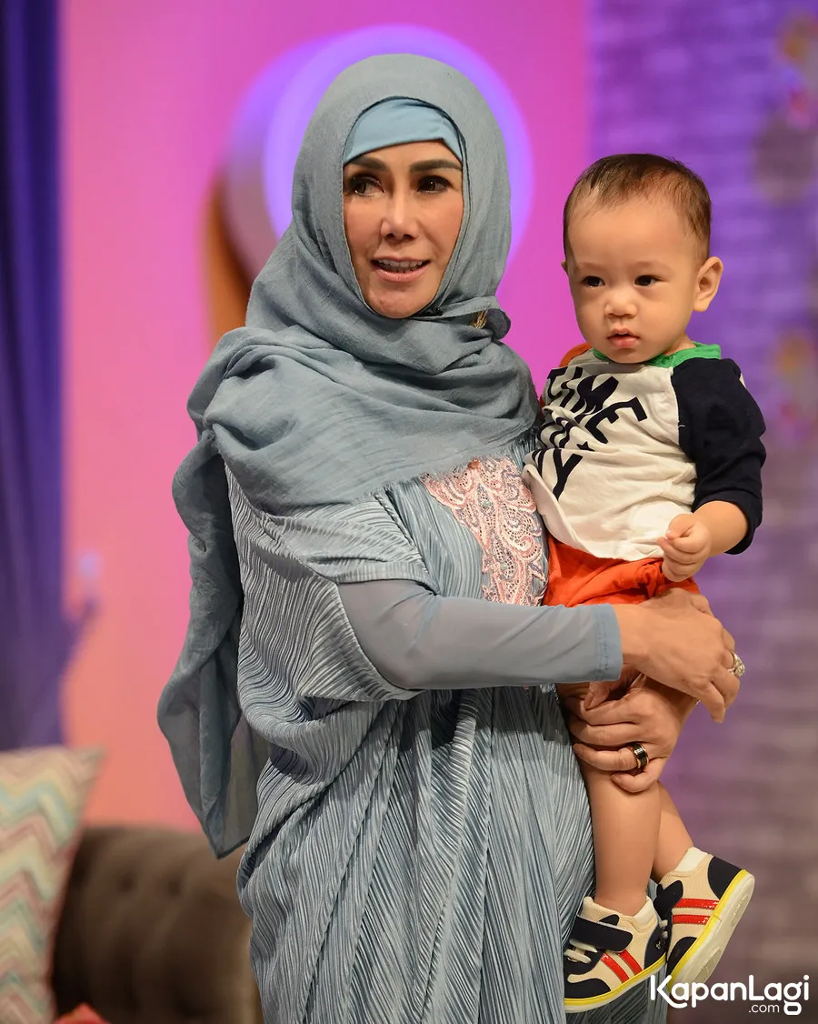 Amy Qanita tanggapi isu perselingkuhan antara putranya dengan Ayu Ting Ting. ©KapanLagi.com/Bambang E Ros