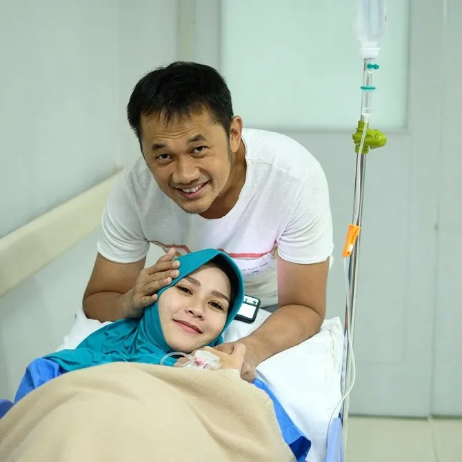 Detik-detik menjelang proses lahiran (credit: instagram.com/hanungbramantyo)
