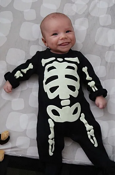 Anak Naya Rivera pakai kostum Halloween @ Instagram/nayarivera
