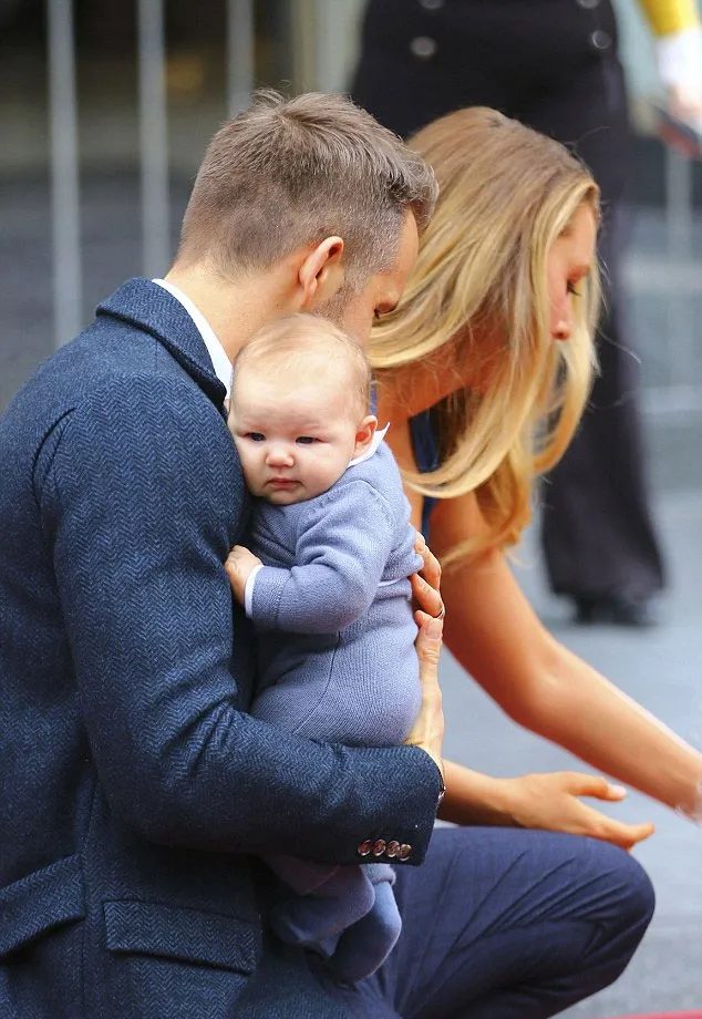 Anak kedua Ryan Reynolds lucu © Splashnews via dailymail