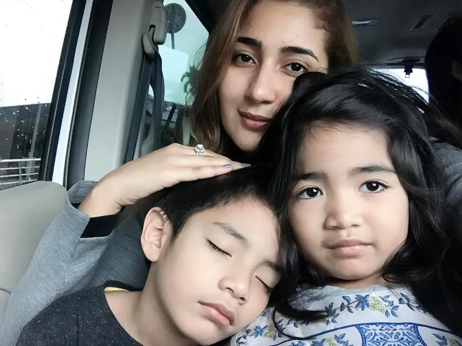 Anak-anak akan ikut Tania © instagram.com/tanianadira