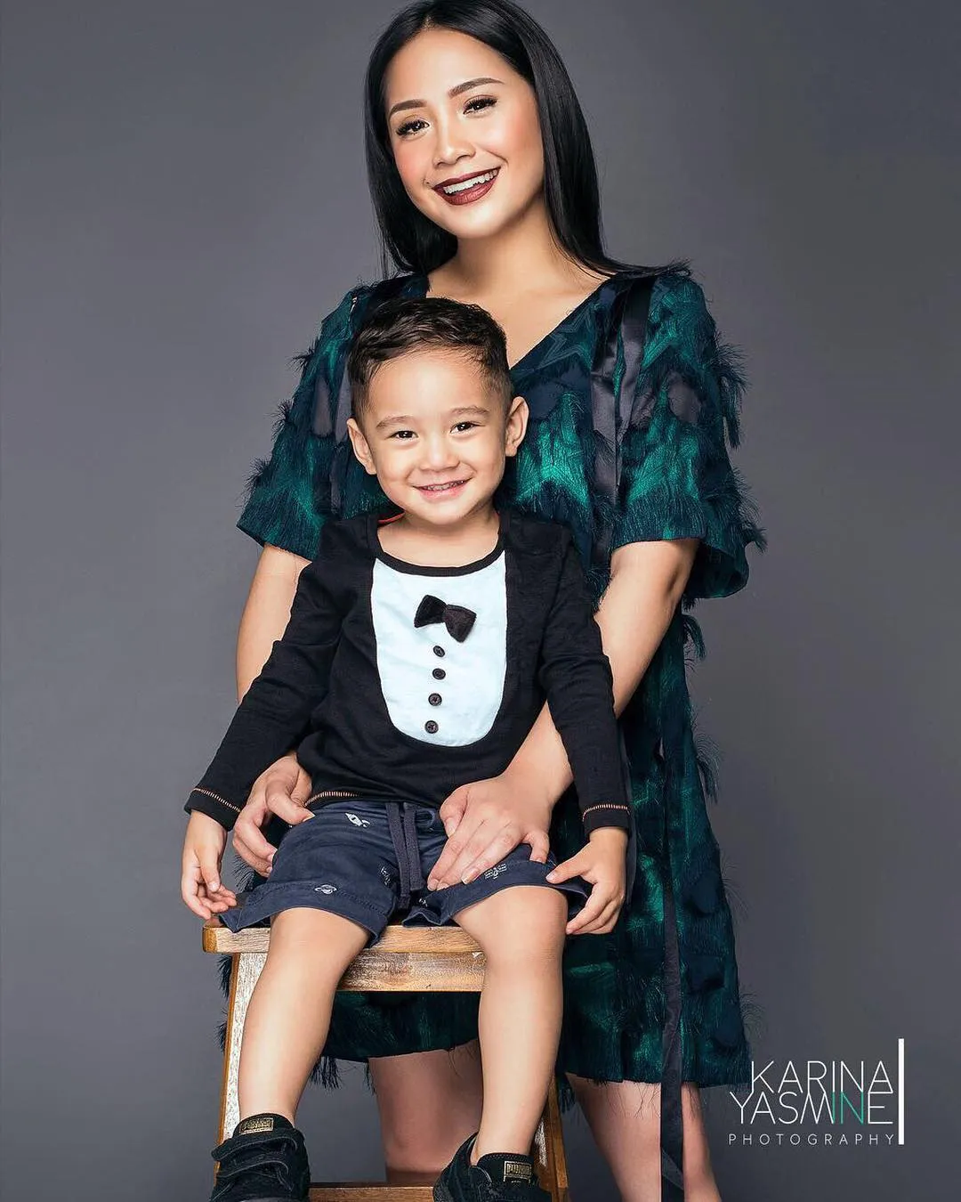 Lucunya Rafathar saat pemotretan bareng Nagita Slavina. Credit: via instagram.com/raffinagita1717
