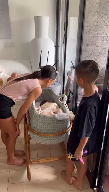 Potret Anak Jennifer Bachdim (Credit: Instagram/jenniferbachdim)