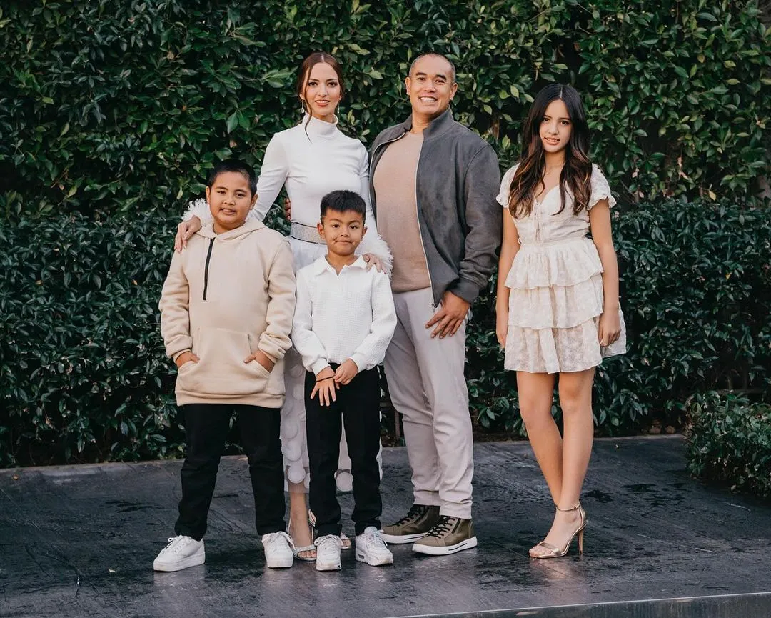 Anak Nia Ramadhani Nonton Sinetron BAWANG MERAH BAWANG PUTIH (Credit: Instagram/ramadhaniabakrie)