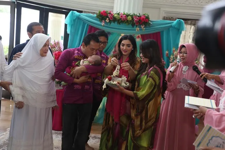 Keluarga Anang Hermansyah mengadakan syukuran Aqiqah untuk Baby Arsy. ©KapanLagi.com/Budy Santoso