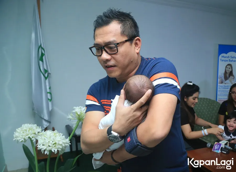 Anang jadi suami siaga  © KapanLagi.com®/Agus Apriyanto