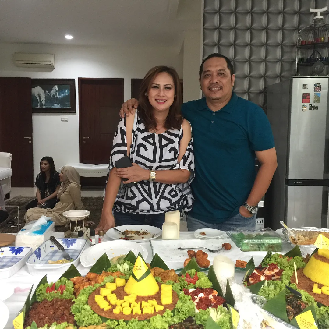 Tumpeng empat bulanan Andi, sekaligus perayaan ultah Darren ©instagram/andialigaffar