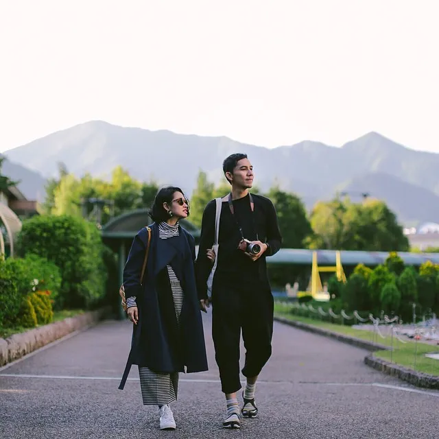 Andien dan Ippe romantis menjelajahi pedesaan Jepang. ©instagram Andien