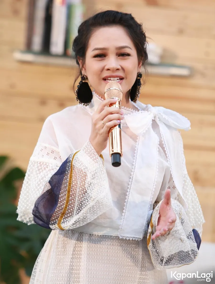 Andien kagum dengan banyak munculnya tokoh Kartini modern © KapanLagi.com®/Agus Apriyanto