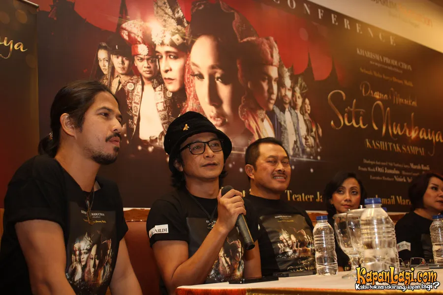 Andi /rif dan beberapa pemain drama Siti Nurbaya (Kasih Tak Sampai). @Kapanlagi.com/busan