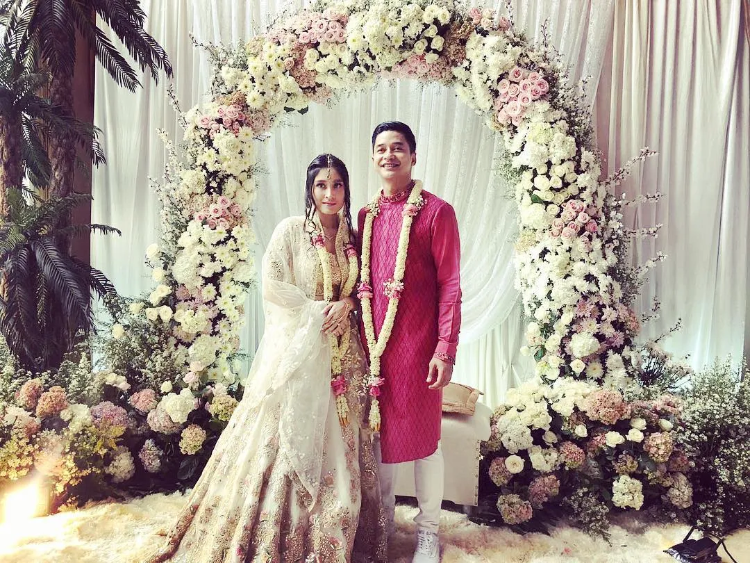 Angbeen Rishi dan Adly Fairuz sudah tunangan / Credit: Instagram - angbeenrishi