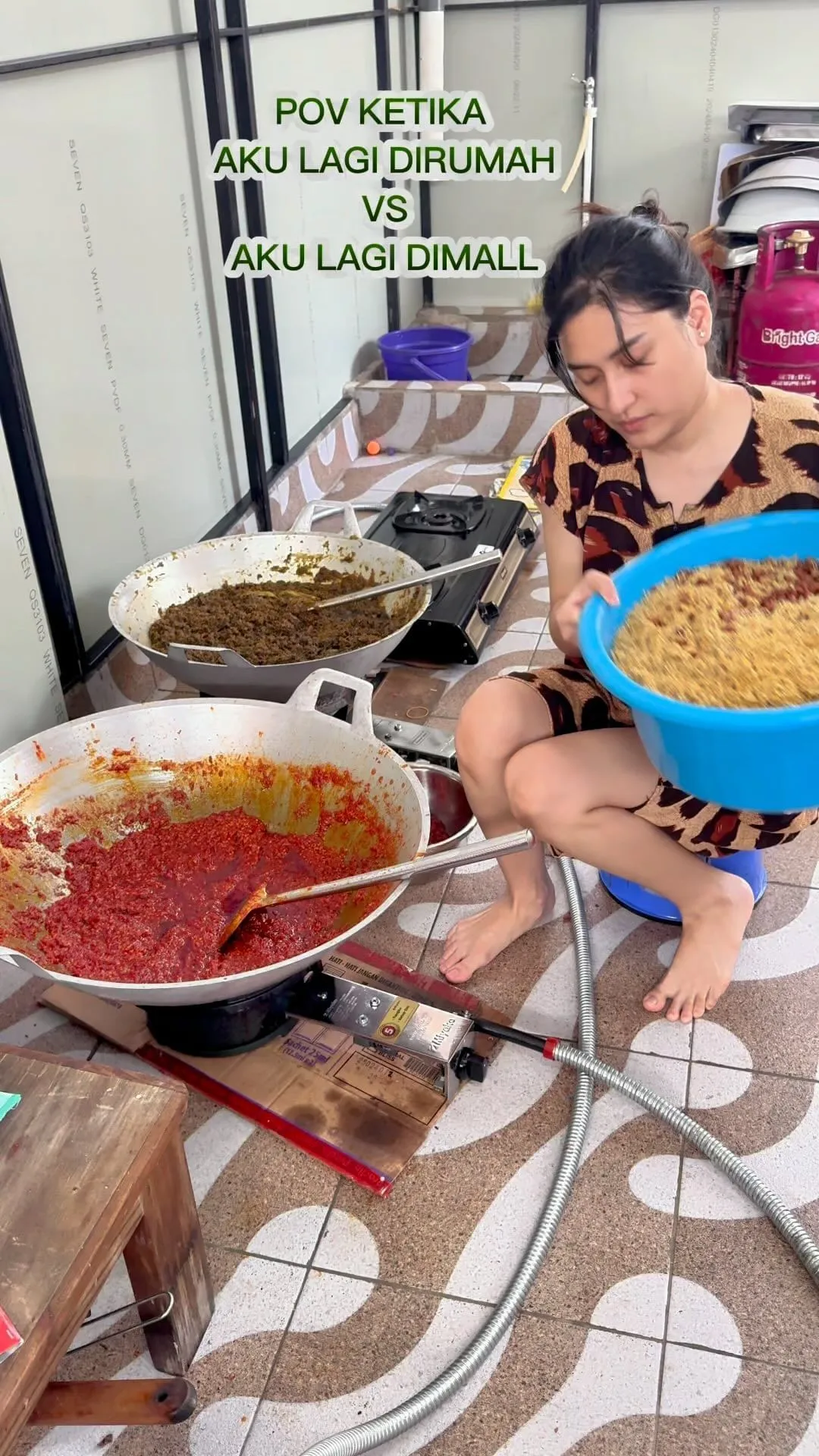 Dipuji Cekatan Lesehan Memasak