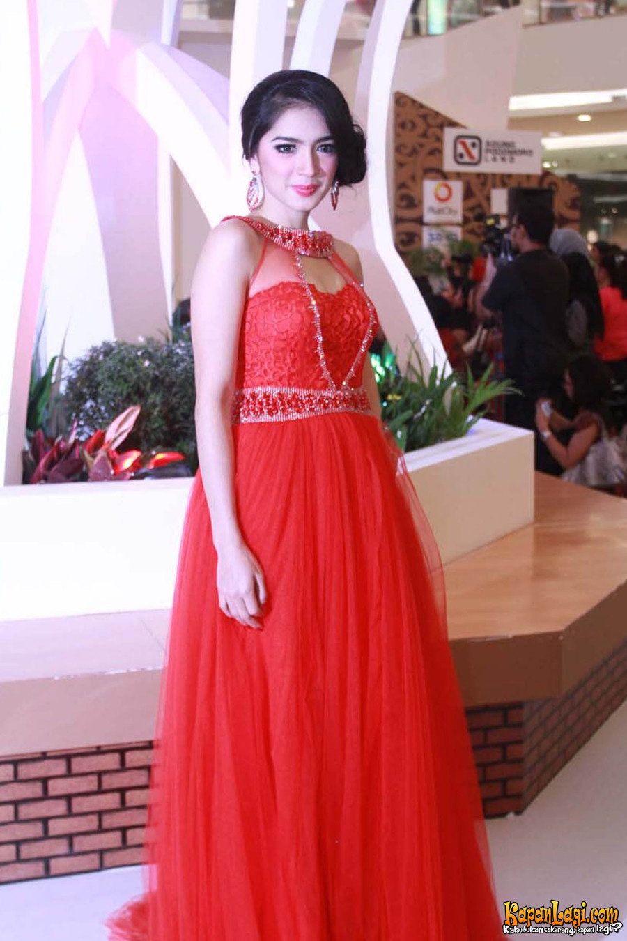 Angel Karamoy Ternyata Penggemar Berat Fashion Show
