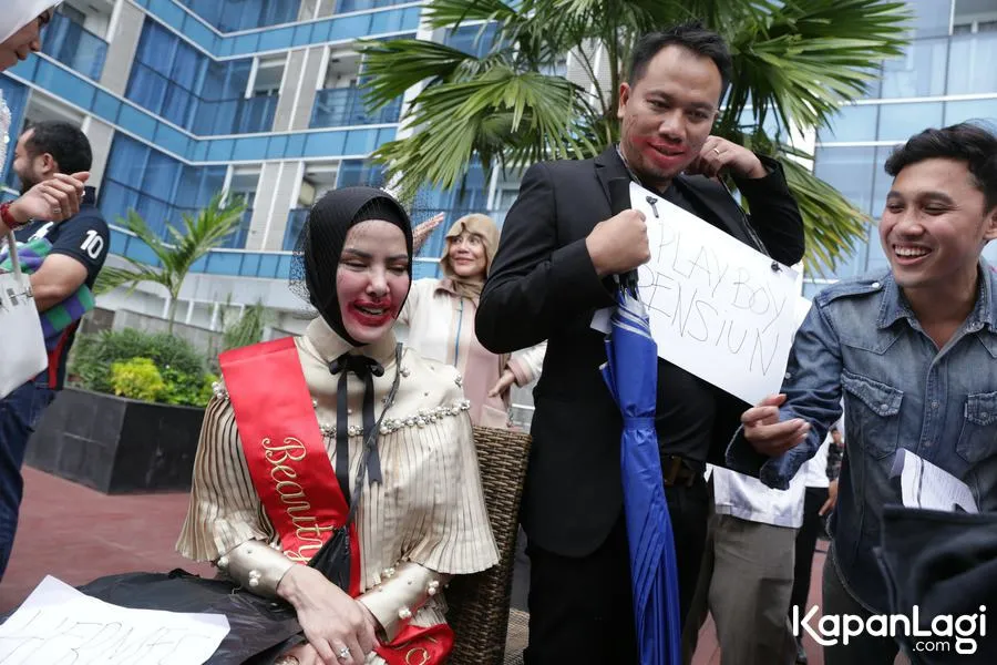 Vicky tak menilai kecantikan Angel dari parasnya saja. Credit: KapanLagi.com/Agus Apriyanto