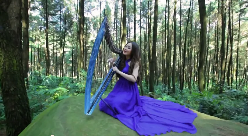 Video klip Angela July © Angela July/youtube
