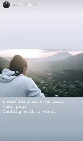 Angela Gilsha tahun baruan bareng Stuart Collin? / Credit: Instagram - angelagilsha