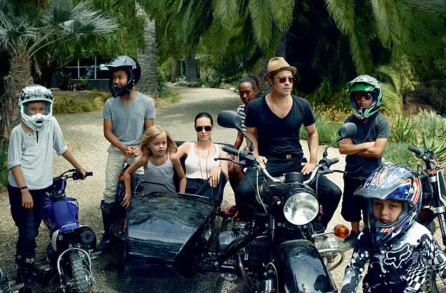 Inilah pose bikers ala keluarga Brangelina © Vogue