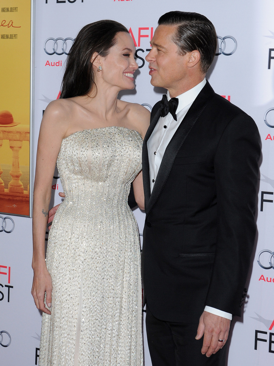 Angelina Jolie dan Brad Pitt rela pindah rumah demi film WORLD WAR Z © Splashnews.com