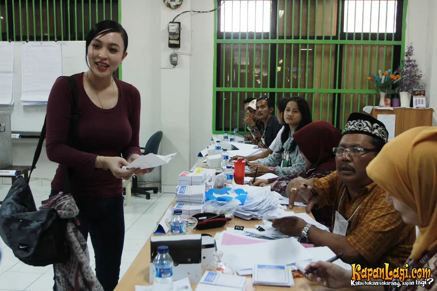 Angelina Sondakh saat mengikuti Pemilu beberapa bulan silam. ©Foto: KapanLagi.com