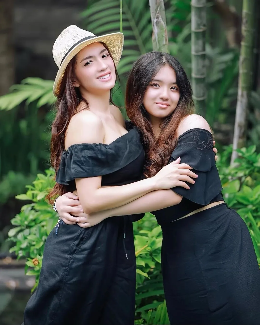 Angel Karamoy Bareng Keluarga (Credit: Instagram/realangelkaramoy)