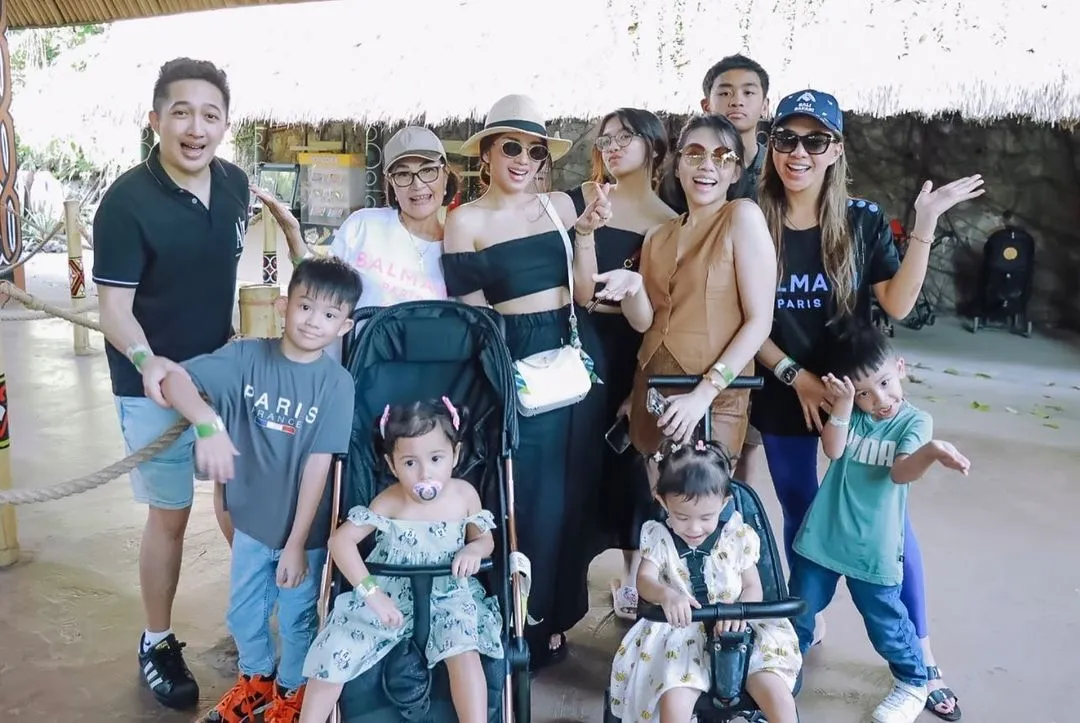 Angel Karamoy Bareng Keluarga (Credit: Instagram/realangelkaramoy)