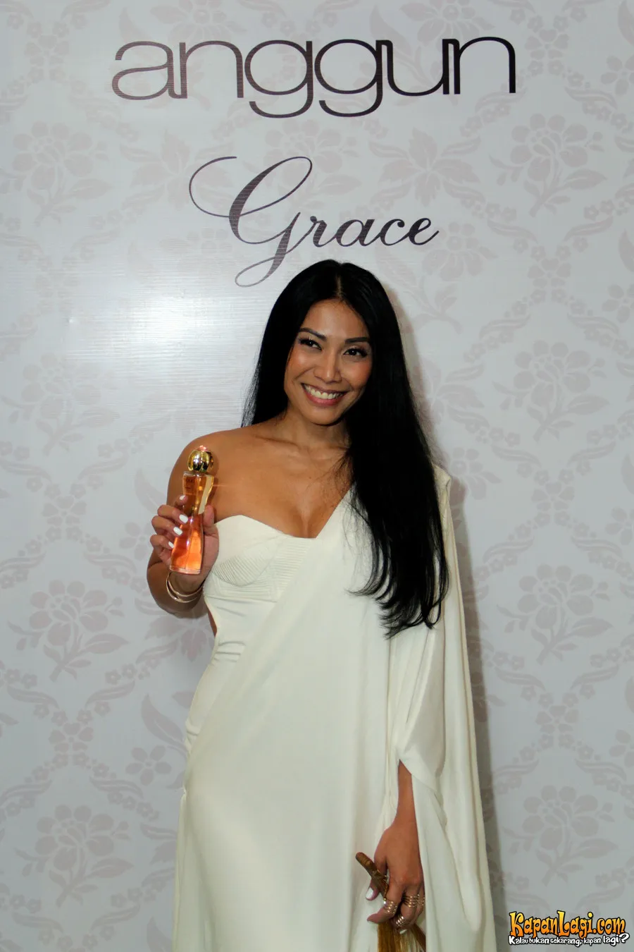 Anggun meluncurkan produk parfum yang sesuai dengan dirinya, Grace.
