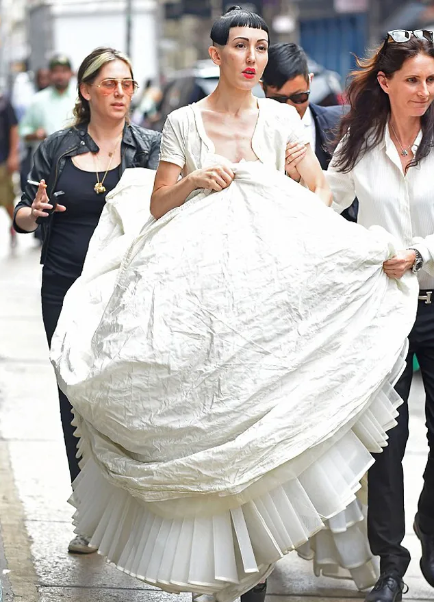 Happy wedding, Shimizu dan Harper! ©splashnews.com